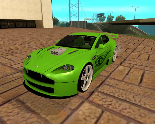 Aston Martin Vantage V8 - Green Tuning